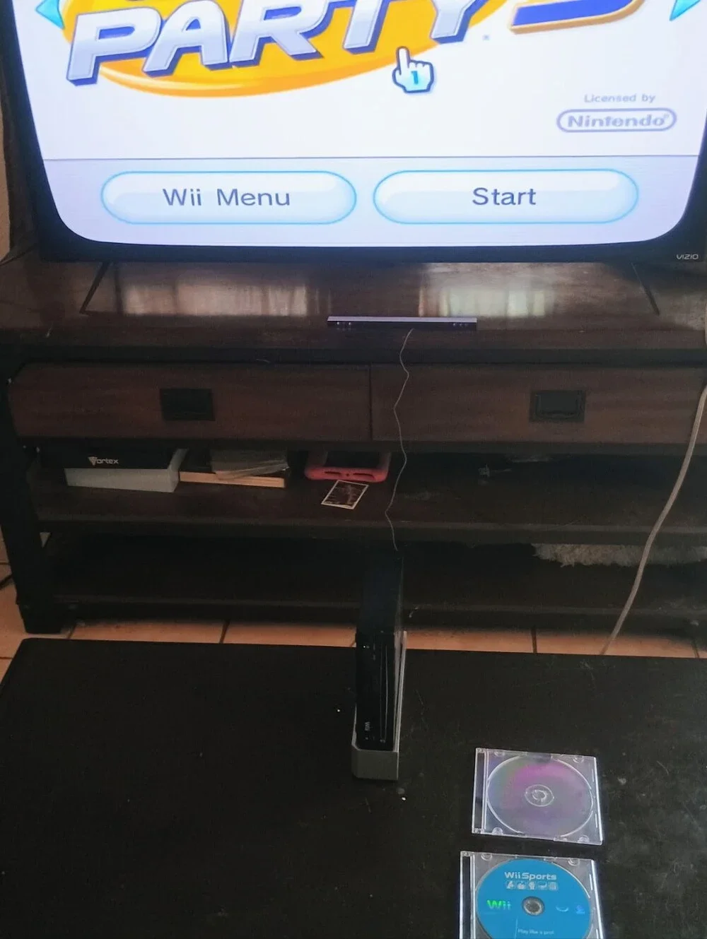 Nintendo Wii Bundle with 4 Games Black Console and White Controllers